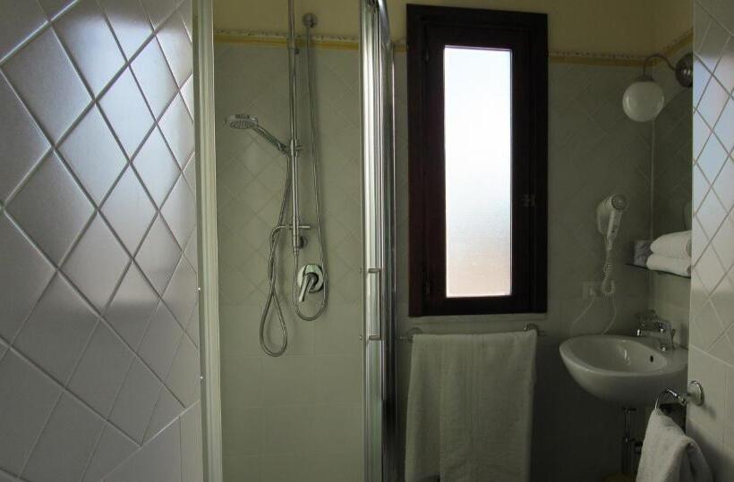 غرفة قياسية رباعية, Santa Rosalia