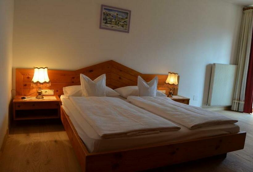 Номер Стандарт Индивидуальный с Балконом, Eden Guesthouse