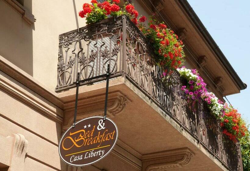 اتاق استاندارد سه تخته با چشم‌انداز باغ, B&b Casa Liberty
