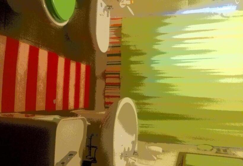 Quarto Triplo Estandar Banheiro Compartilhado, Su Planu