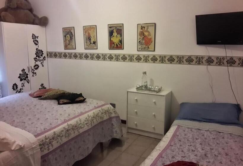 Quarto Triplo Estandar Banheiro Compartilhado, Su Planu