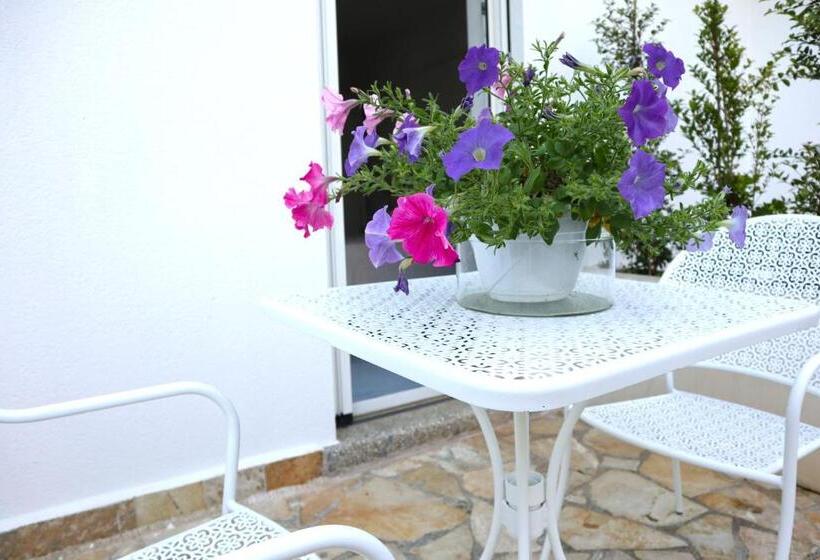 اتاق استاندارد سه نفره, Adagio Salentino