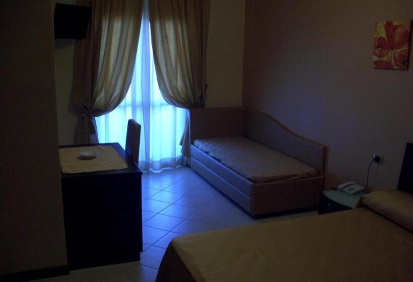 标准三人间, Naxos B&b