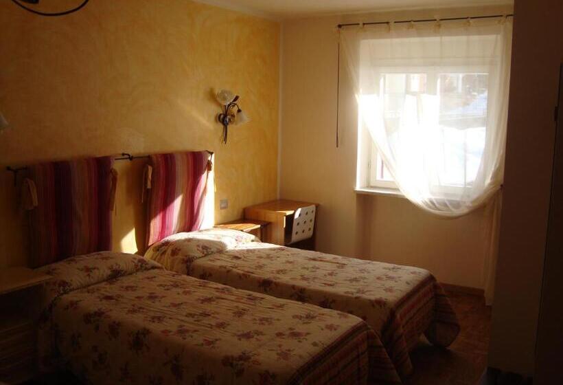 اتاق استاندارد سه نفره, La Baita