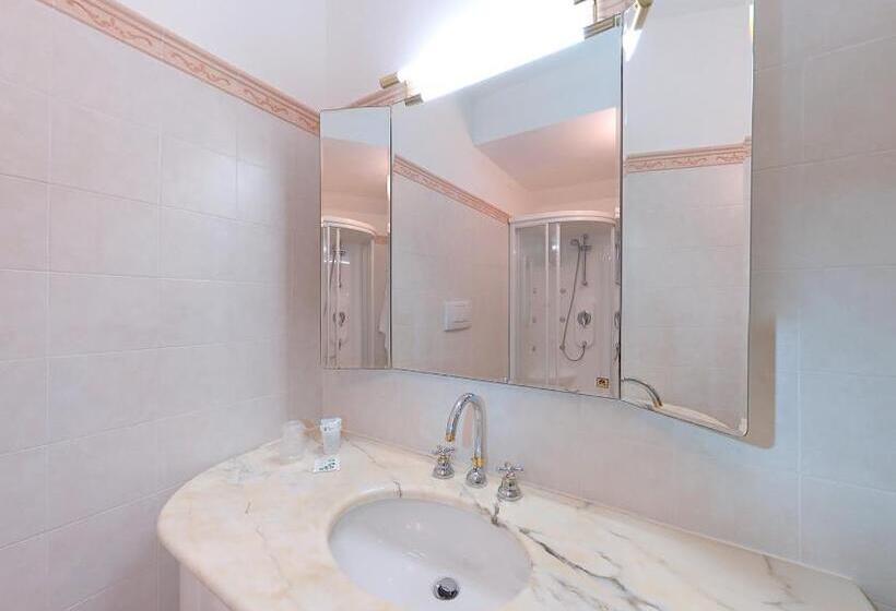 اتاق استاندارد چهار تخته, Le Cave