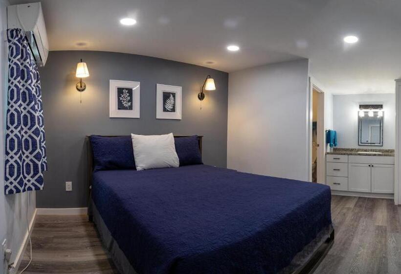 Номер Стандарт, Robbins Motel