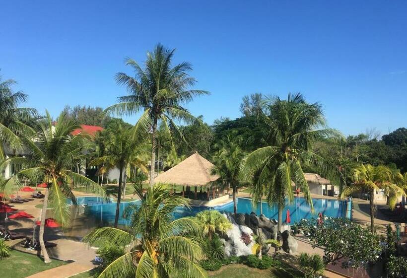 Номер Deluxe Вид на Бассейн, Sand & Sandals Desaru Beach Resort & Spa