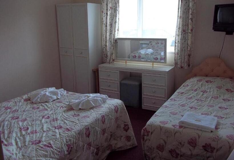 Семейный Номер, Ashley Court Hotel