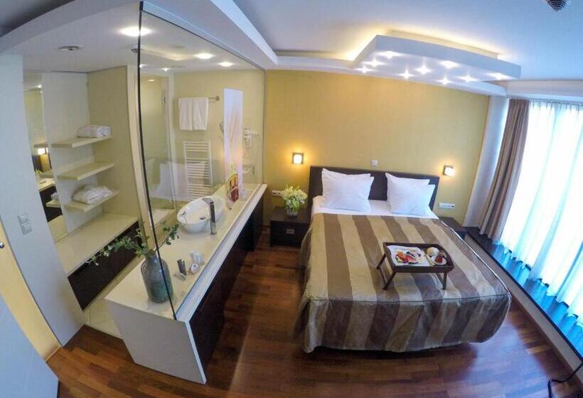 1 Bedroom Penthouse Apartment, City Boutique