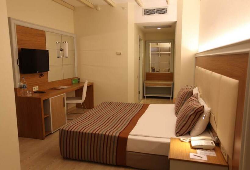 اتاق خانوادگی, Aqi Pegasos Resort