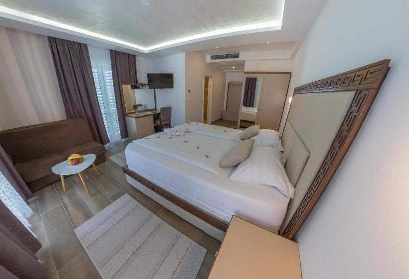 اتاق استاندارد سه نفره, Rekic