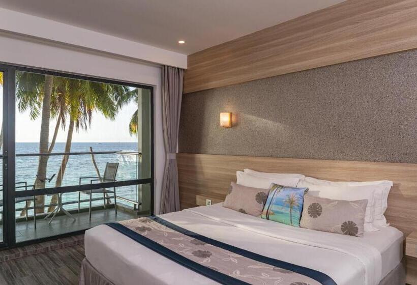 اتاق لوکس با بالکن و چشم‌انداز دریا, Kaani Grand Seaview