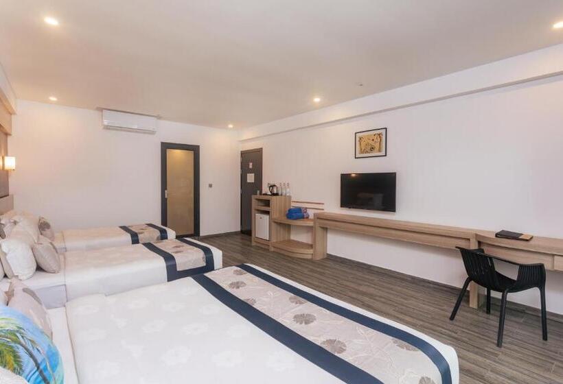 اتاق استاندارد چهار تخته, Kaani Grand Seaview