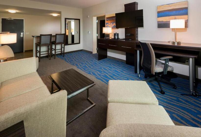 Люкс Кровать Кинг, Holiday Inn Paducah Riverfront, An Ihg