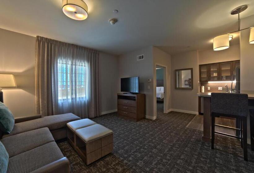キングサイズベッドのスイートルーム, Staybridge Suites Houston   Humble Beltway 8 E, An Ihg