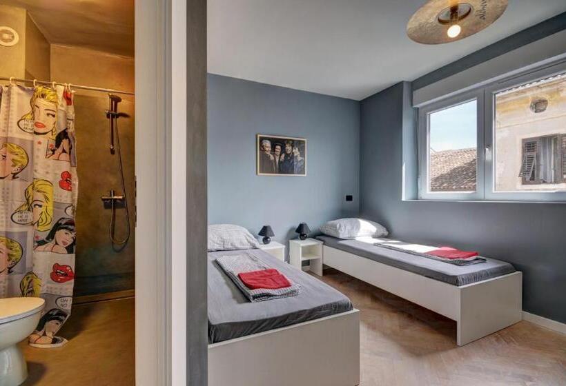 غرفة قياسية, Rock Rooms Pula