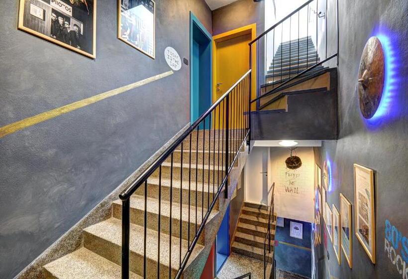 غرفة قياسية, Rock Rooms Pula