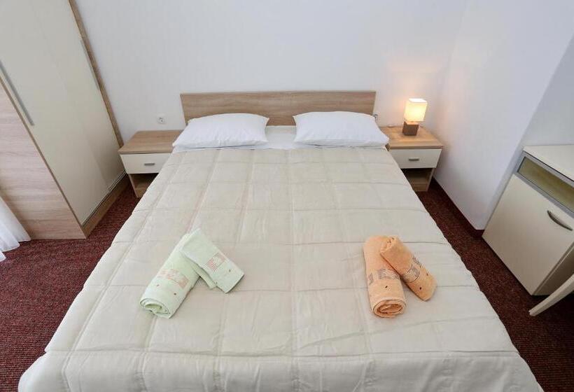 Номер Стандарт, Bed&breakfast Nada