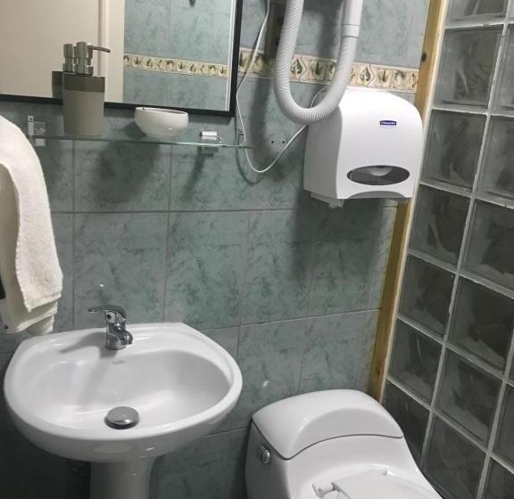 غرفة قياسية ثلاثية, Hostal Galvarino Puerto Natales
