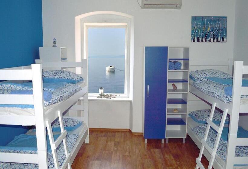 تختخواب در اتاق مشترک, Hostel Fun