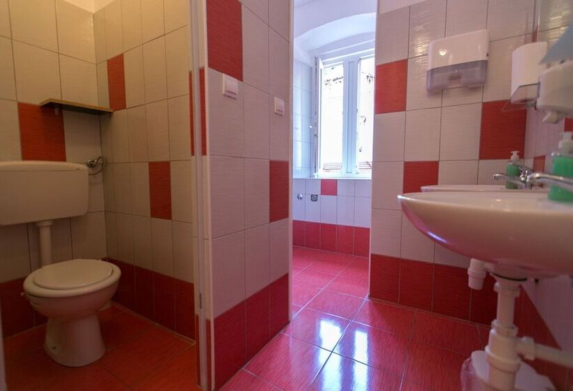 اتاق راحتی سه تخته, Hostel Morcic