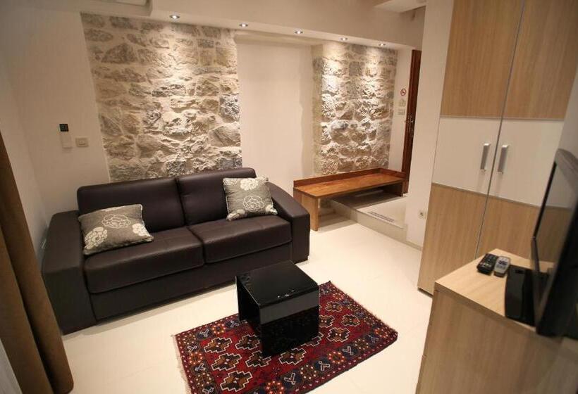 스위트, Villa Kampanel