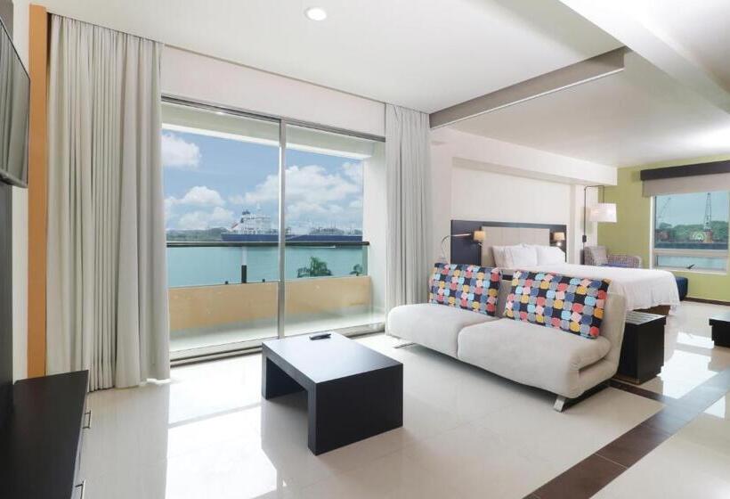 キングサイズベッドのスイートルーム, Holiday Inn Express   Tuxpan, An Ihg