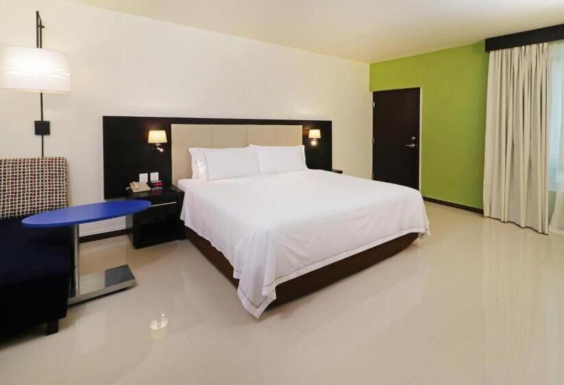 身障者適用キングサイズベッドルーム, Holiday Inn Express   Tuxpan, An Ihg