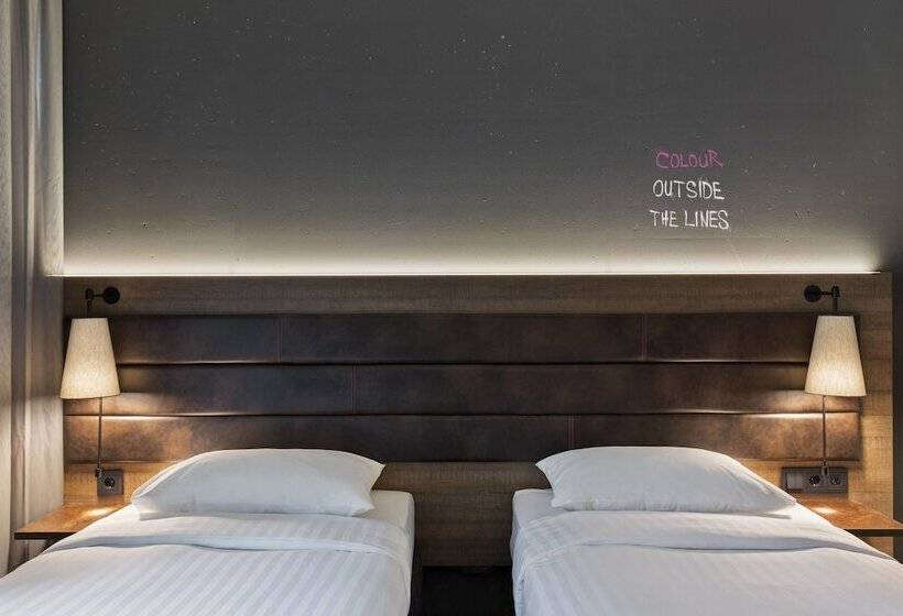 Номер Стандарт, Moxy Frankfurt East