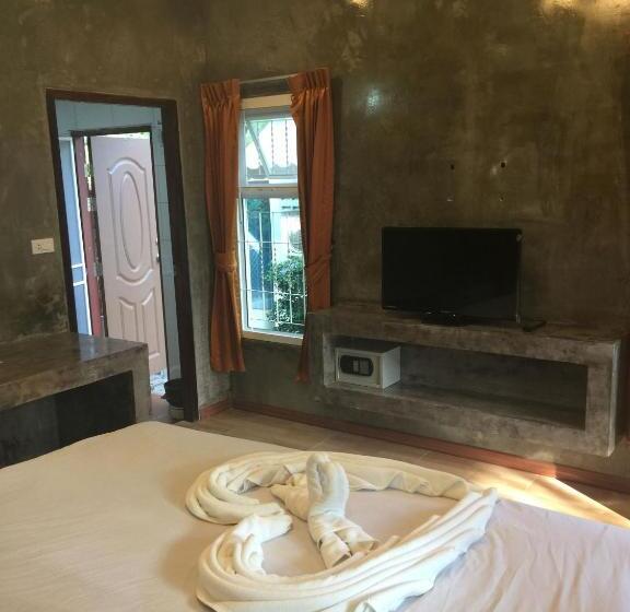 اتاق سوپریور با تخت بزرگ, The White Elephant Resort