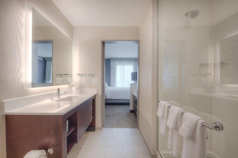 带大床的标准工作室, Residence Inn By Marriott Raleigh Downtown