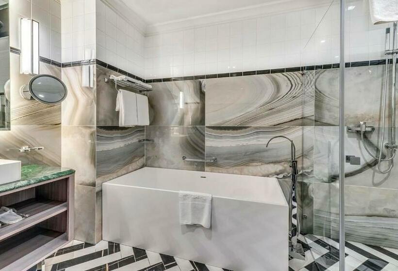 Junior Suite, Grand Poet Hotel And Spa By Semarah