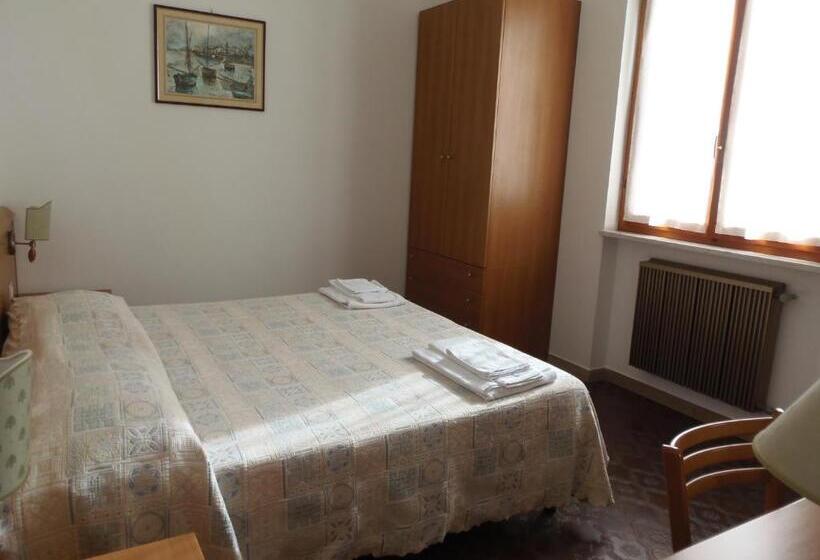 اتاق استاندارد, Italia
