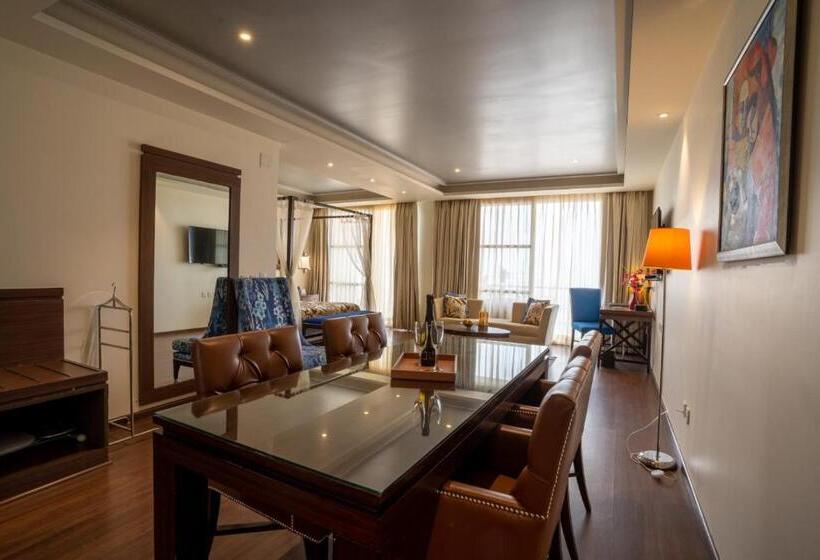 디럭스 스위트 킹 침대, Indraprastha Spa Resort