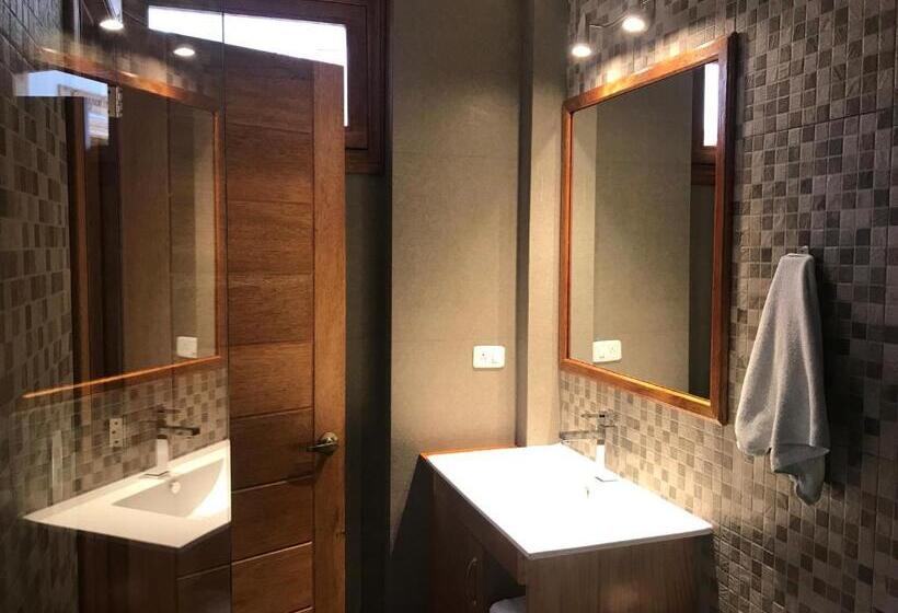 Номер Стандарт, Community Hostel Alausi