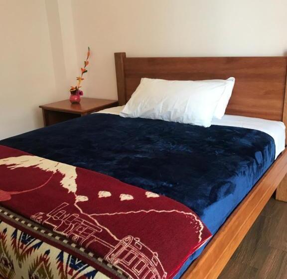 Standart Oda, Community Hostel Alausi