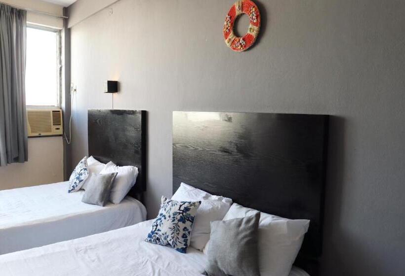 标准三人间, Las Brisas