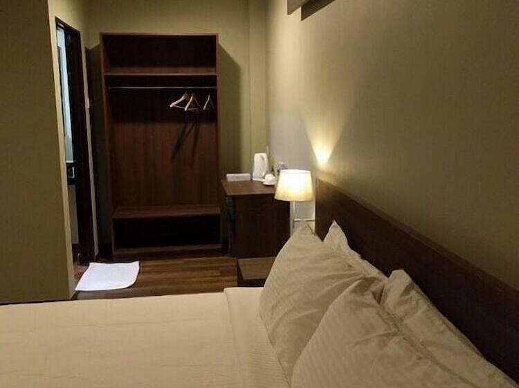 Номер Deluxe, The Chapter Suites &