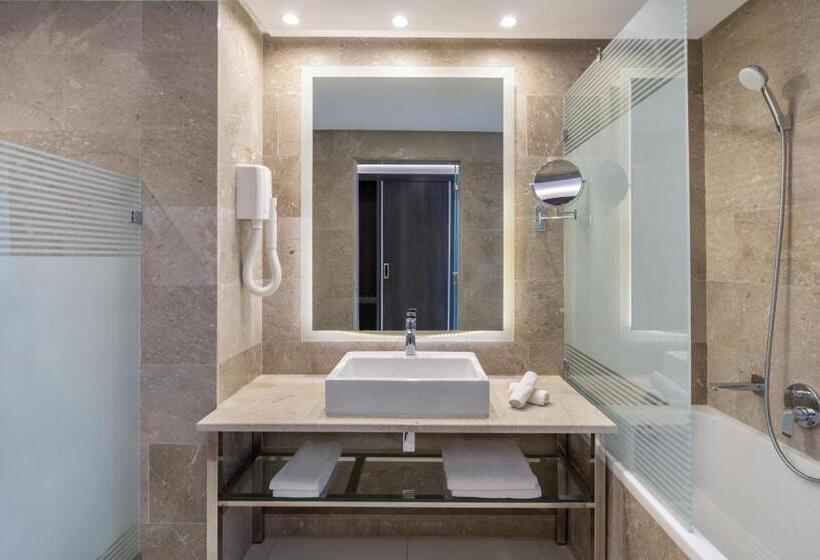 اتاق سوپریور با چشم‌انداز شهر, Radisson Hotel Sfax