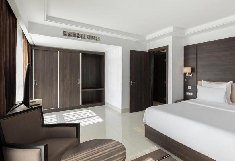 سوییت جونیور با چشم‌انداز شهر, Radisson Hotel Sfax