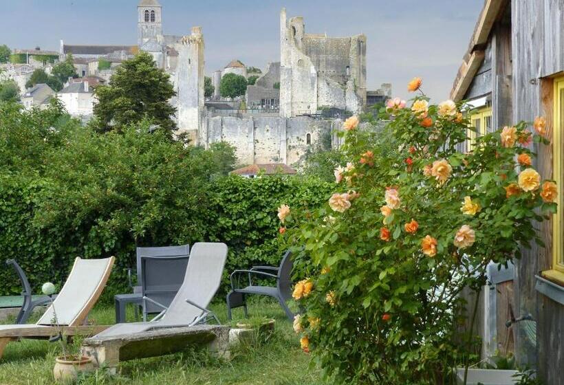 اتاق لوکس, La Maison Rouge