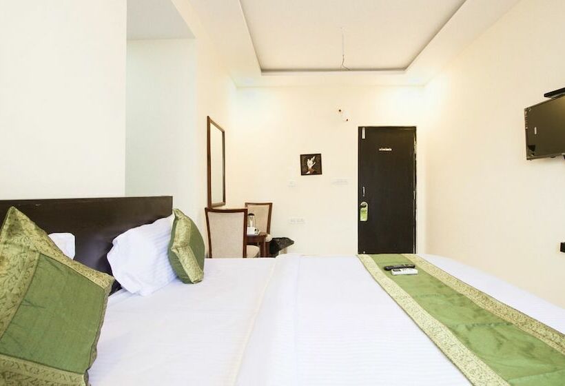 Habitación Deluxe, Treebo Midtown