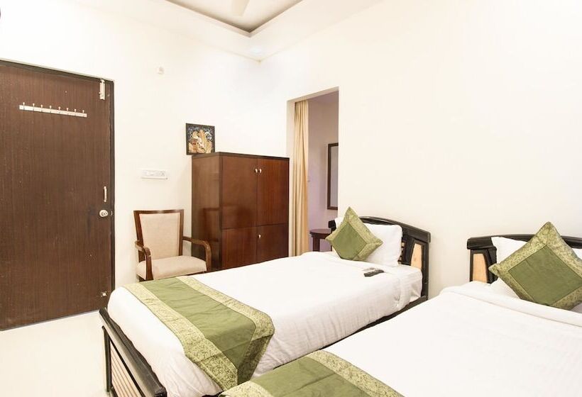 Habitación Estándar, Treebo Midtown