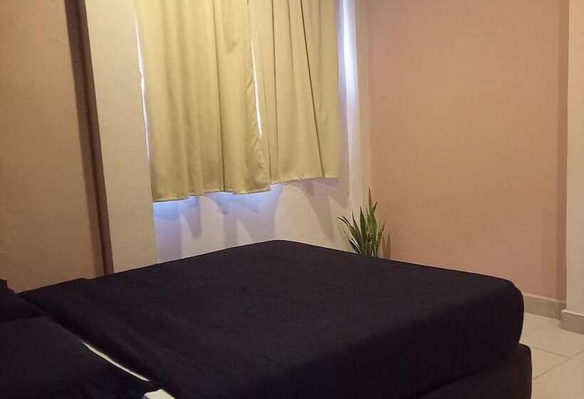 デラックスルーム, Hood   Hostel