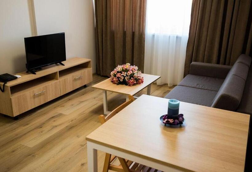 Апартаменты 2 Спальни, Court Inn