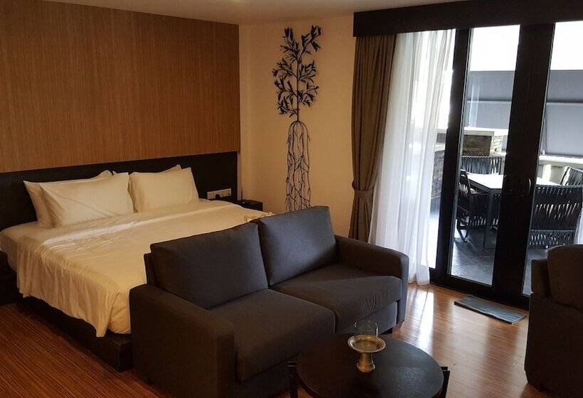 اتاق لوکس, Lot 33 Boutique
