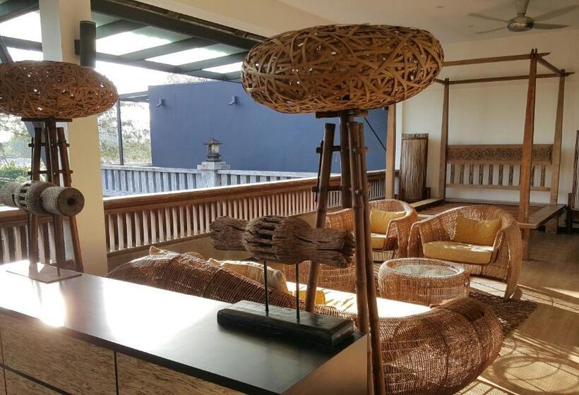 سوییت اجرایی, Lot 33 Boutique