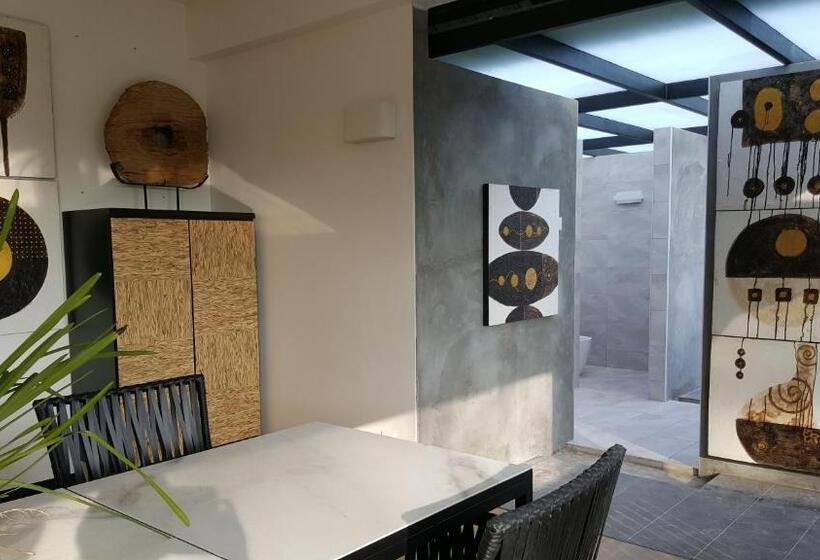 سوییت اجرایی, Lot 33 Boutique