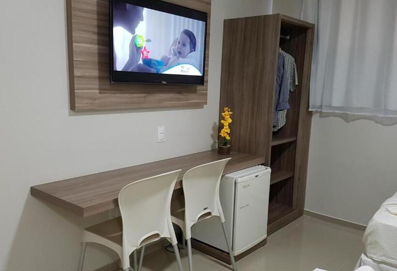 Family Suite, Max