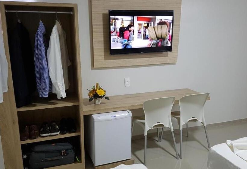 Family Suite, Max